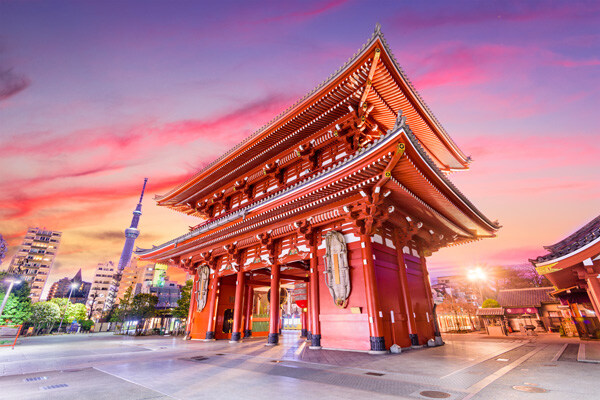 temple-gate-in-tokyo--japan