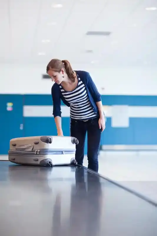 baggage-reclaim-at-the-airport---pretty-young-woman-taking