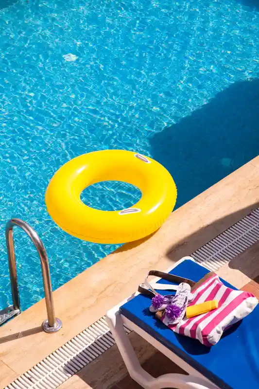 closeup-detail-of-a-white-blank-sunbed-by-the-swimming